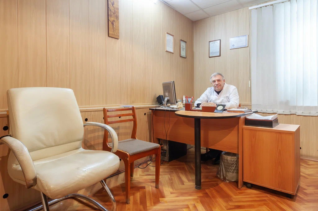 Квалифицированные врачи-наркологи с опытом лечения